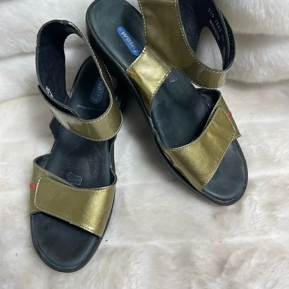 Wolky old gold patent leather ankle strap sandals red stitching accent EUR SZ39